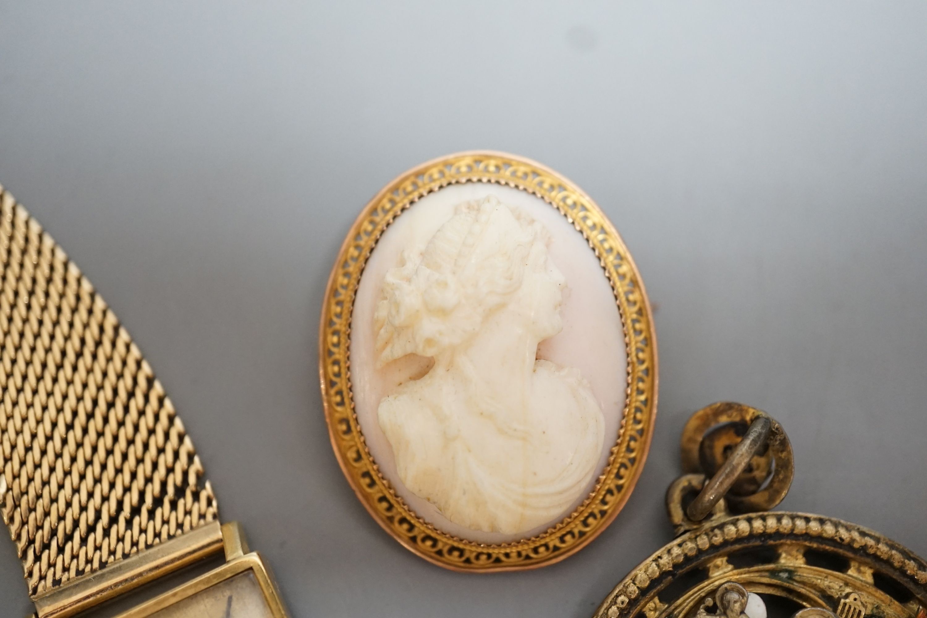 A gentleman's 18ct Marvin manual wind wrist watch, on a 9ct gold bracelet, gross 38.4 grams, a 9ct mounted oval cameo brooch cameo brooch and an enamelled gilt metal medallion.